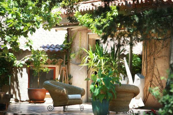 Mas De L'Ermitage Bed & Breakfast Lattes Exterior photo